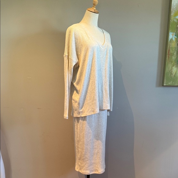 Aritzia Light Beige V-Neck Sweater and Skirt. Size M - Picture 3 of 7